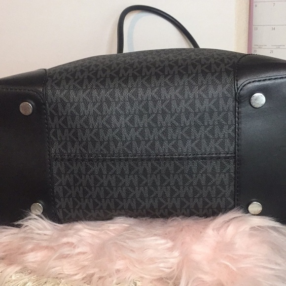 Michael Kors Mercer Gallery Snap Large Black Leather Tote - Picture 7 of 17